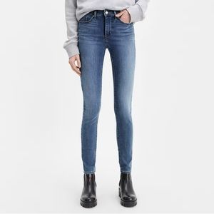 Size 26 Levi skinny vintage jeans